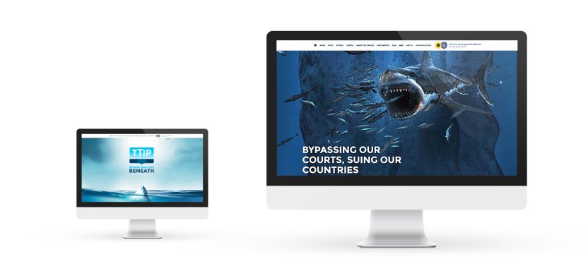 Zwei Computerbildschirme zeigen eine Website mit Wasser und Hai.
