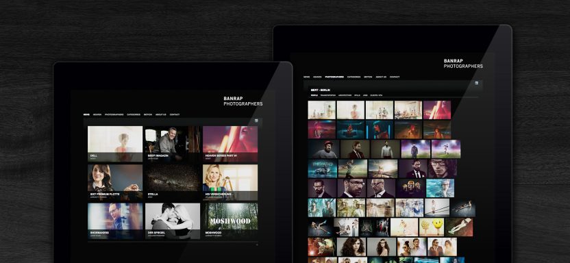 Zwei Tablets zeigen eine Galerie mit verschiedenen Bildern auf schwarzem Hintergrund.